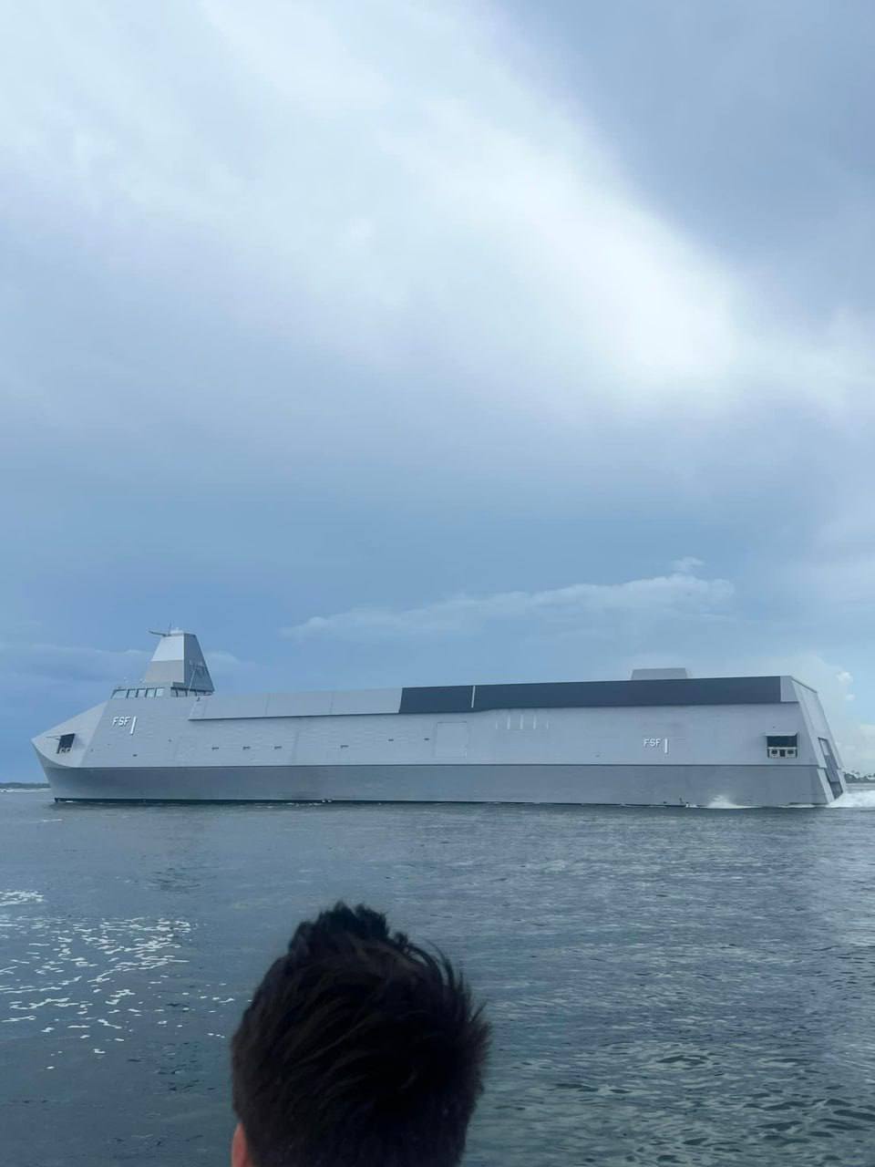 960x1280, 64 Kb / Корабль, США