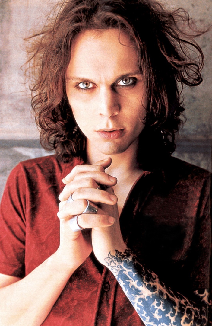 703x1080, 304 Kb / музыкант, мужчина, Вилли Вало, тату, кольца