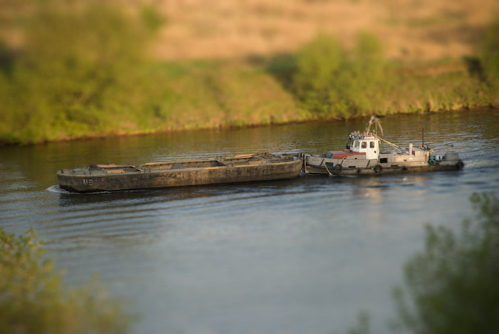 700x469, 87 Kb / баржа, река, берега