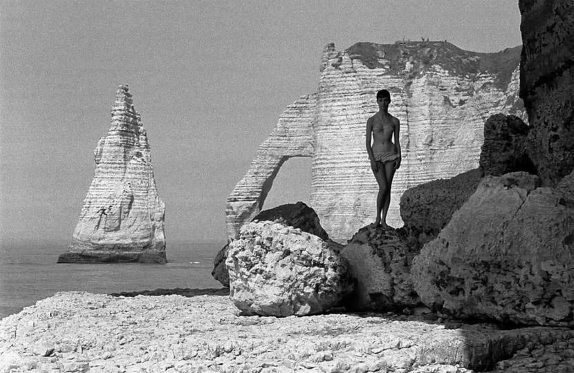 830x540, 95 Kb / Frank Horvat, Etretat, France, ч/б, 1959, море, скалы