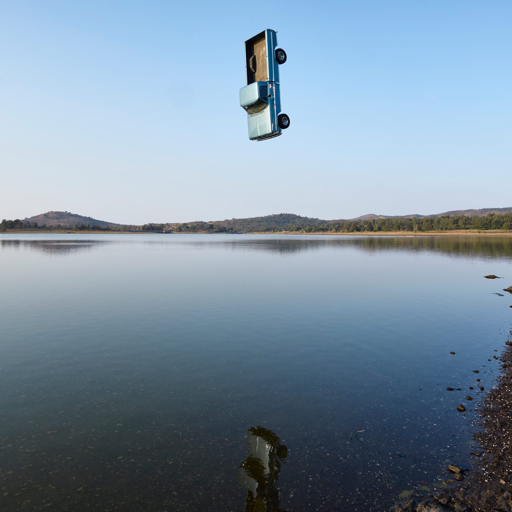 2048x2048, 325 Kb / авто, водоём, отражение