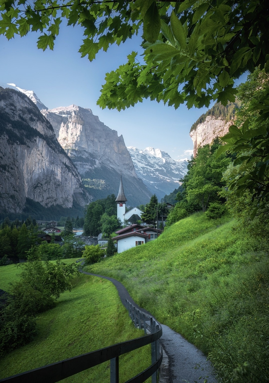 1079x1536, 609 Kb / тропа, деревня, горы, зелень