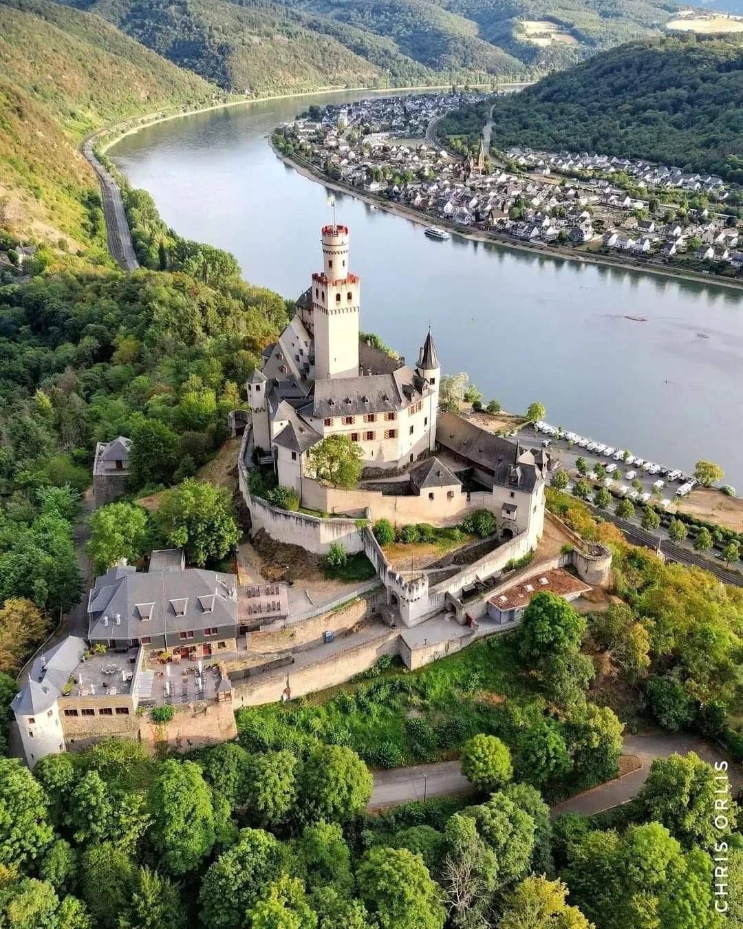 1080x1350, 299 Kb / Замок, Марксбург, река, Германия, Рейн, крепость