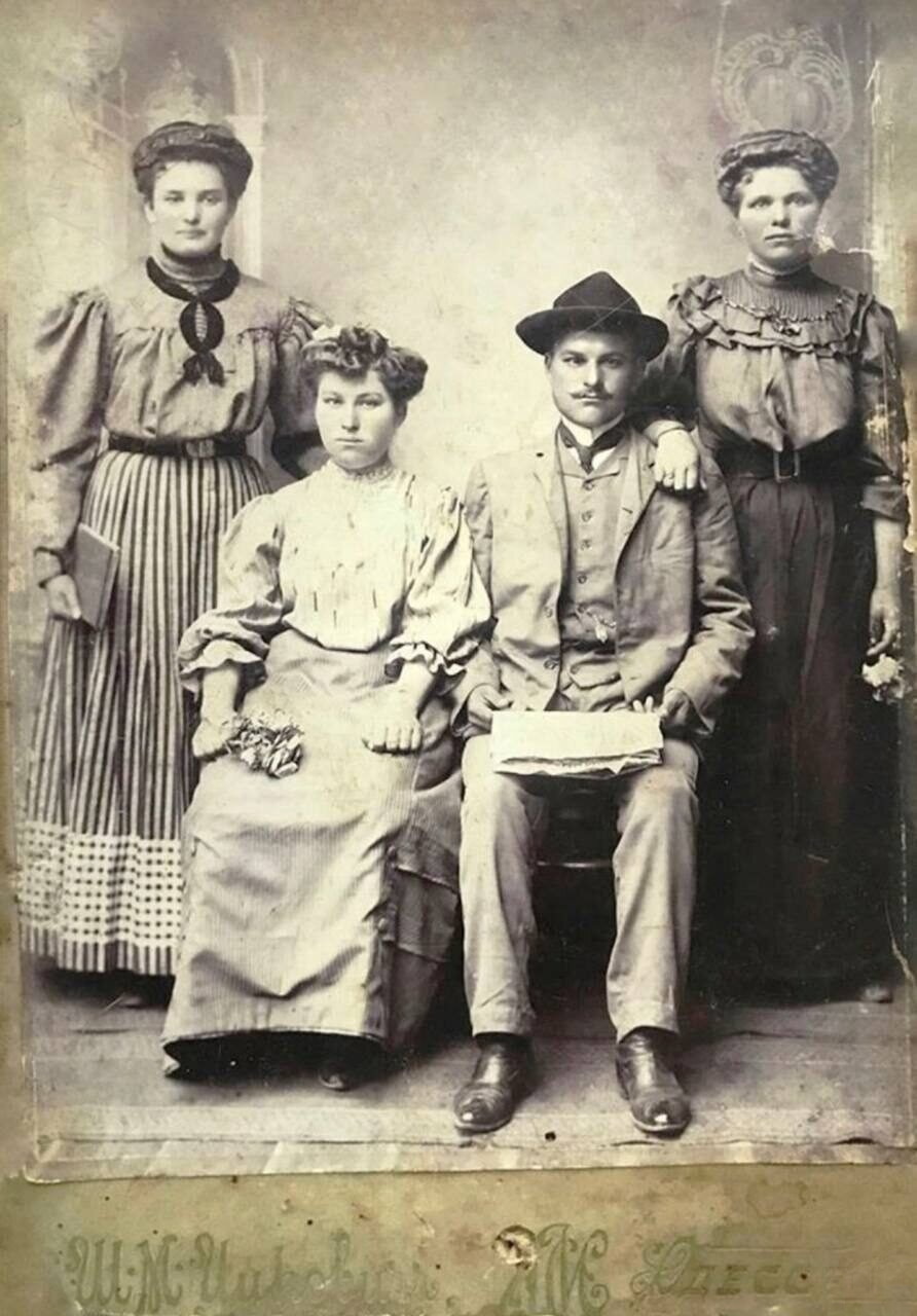 892x1280, 205 Kb / семейное фото, Одесса, ч/б