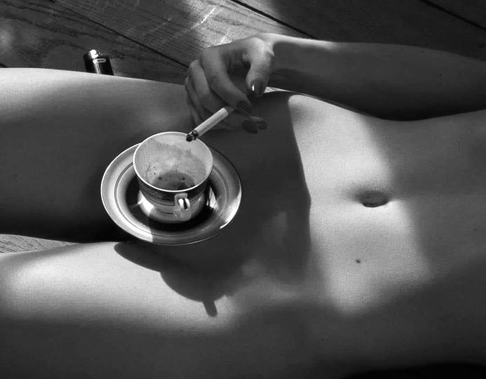 693x540, 50 Kb / сигарета, зажигалка, чашка кофе, ч/б