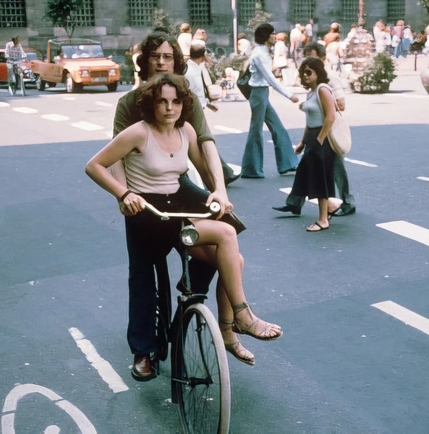 1472x1488, 578 Kb / Велосипед, пассажир