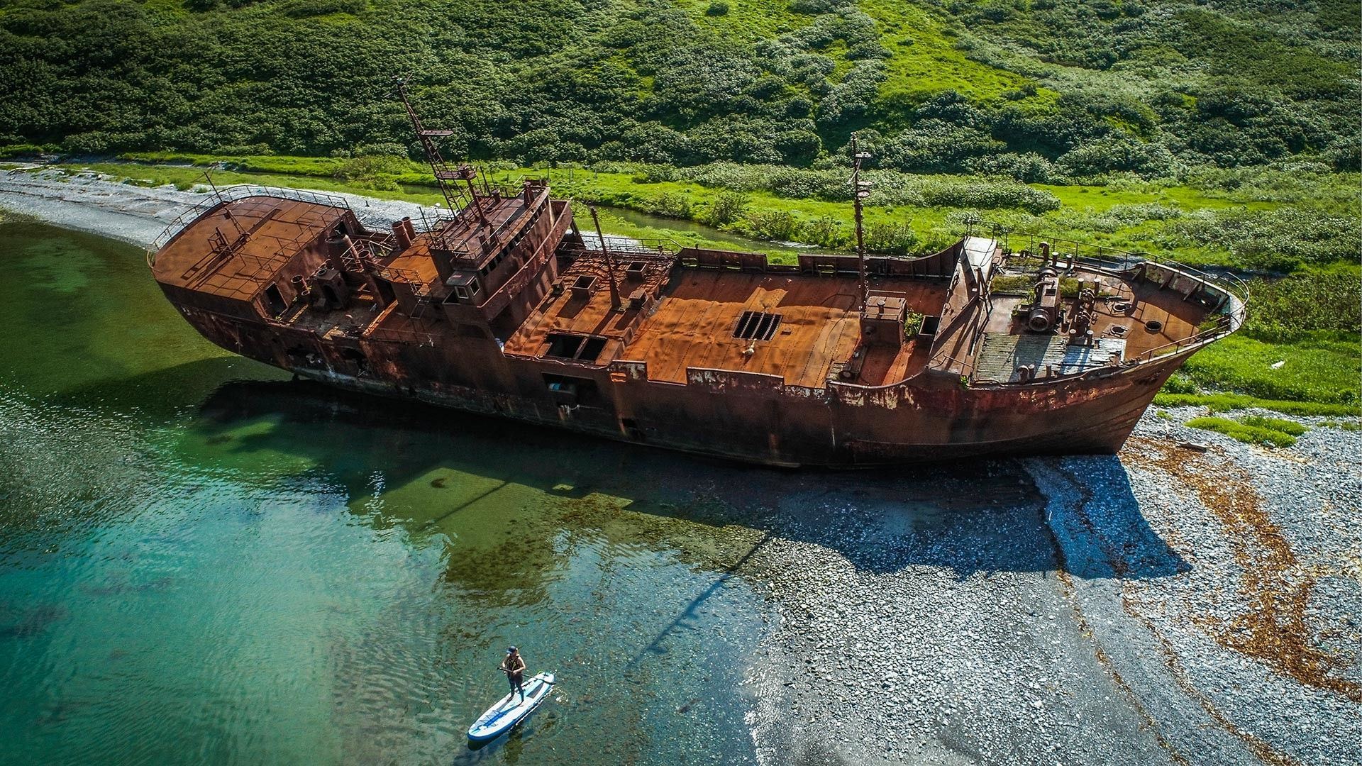 1920x1080, 637 Kb / Шхуна, судно, корабль, Камчатка, бухта, заброшка, ржавчина, доска, sup, сап