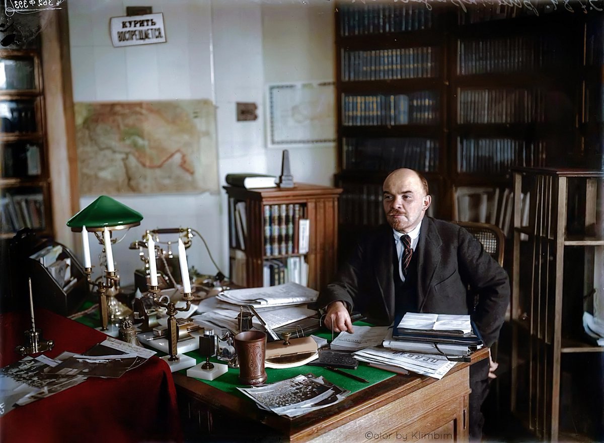 1200x880, 180 Kb / Ленин, кремль, кабинет, галстук, карта