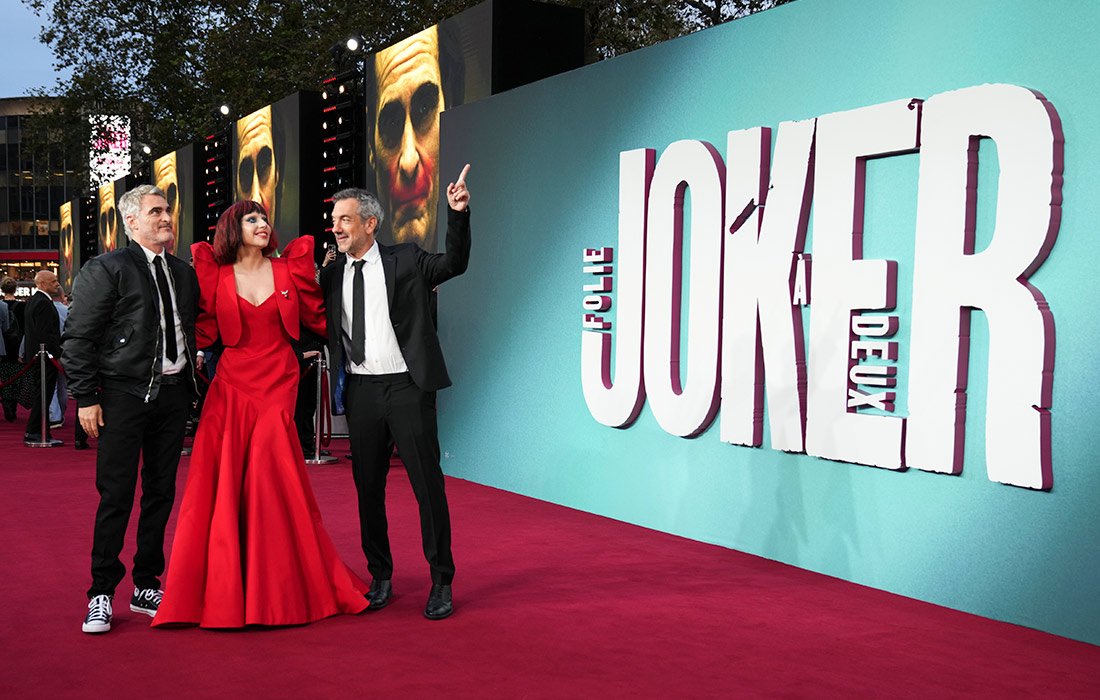 1100x700, 191 Kb / Хоакин Феникс, Леди Гага, джокер, платье, красная дорожка