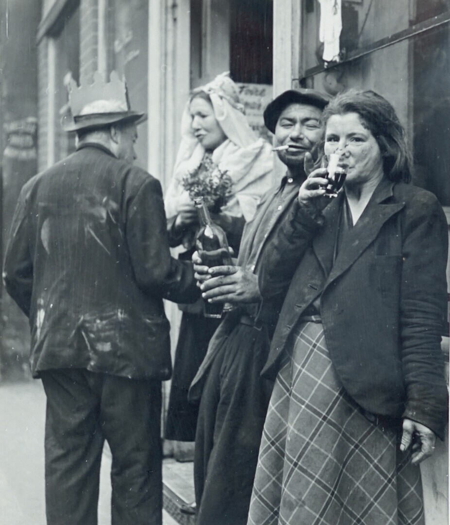 927x1080, 181 Kb / Париж, бездомные, клошары