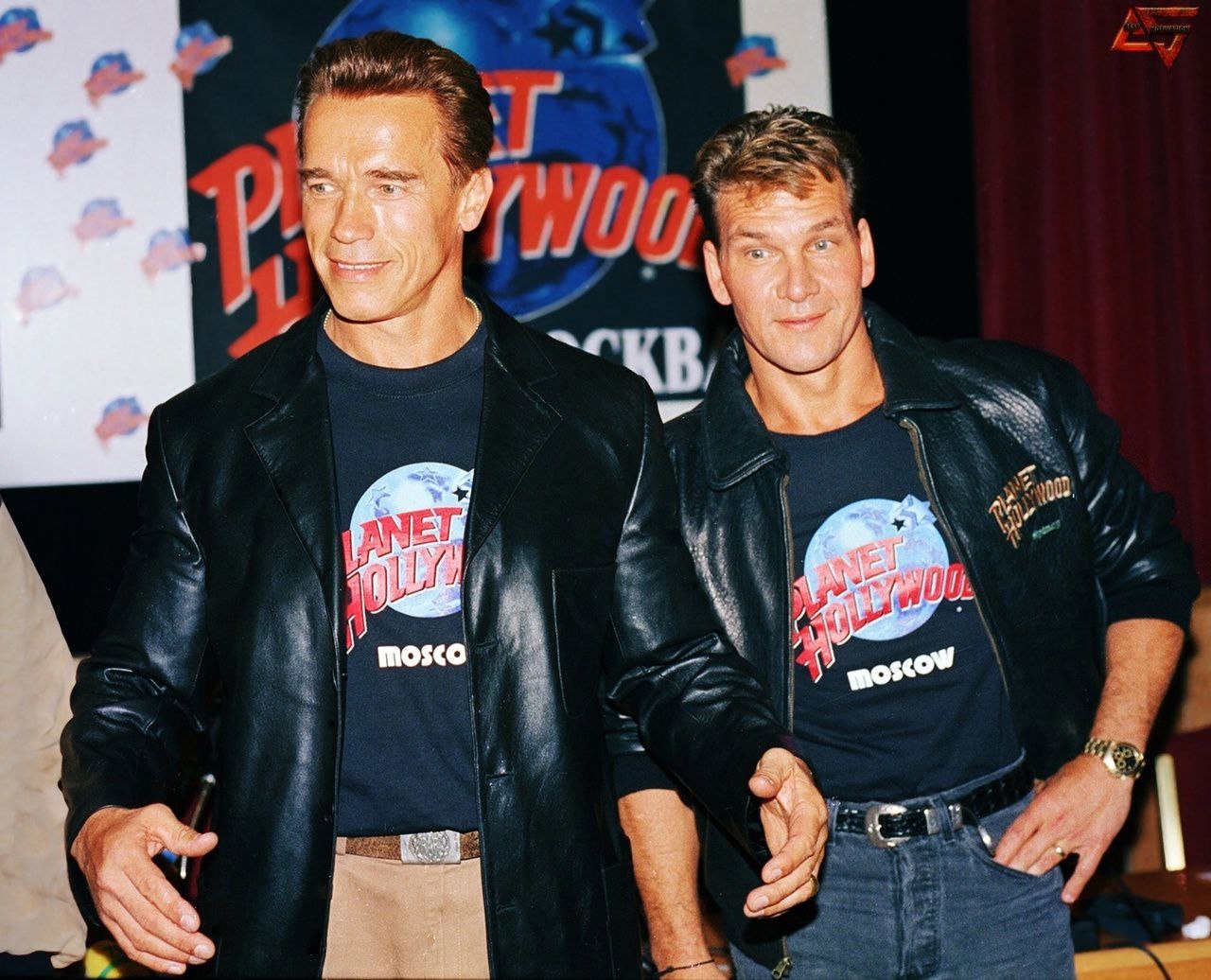 1280x1036, 218 Kb / Арнольд Шварценеггер, Патрик Суэйзи, куртка, джинсы, Планета Голливуд