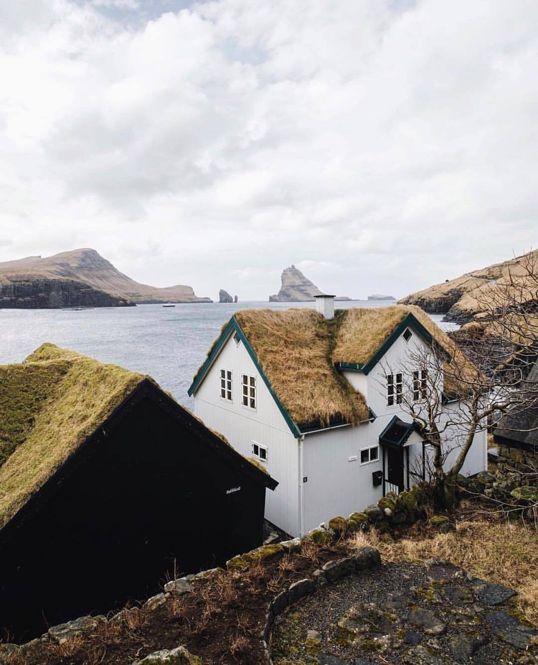 1080x1334, 136 Kb / горы, скалы, дом, трава, крыша, домик в деревне