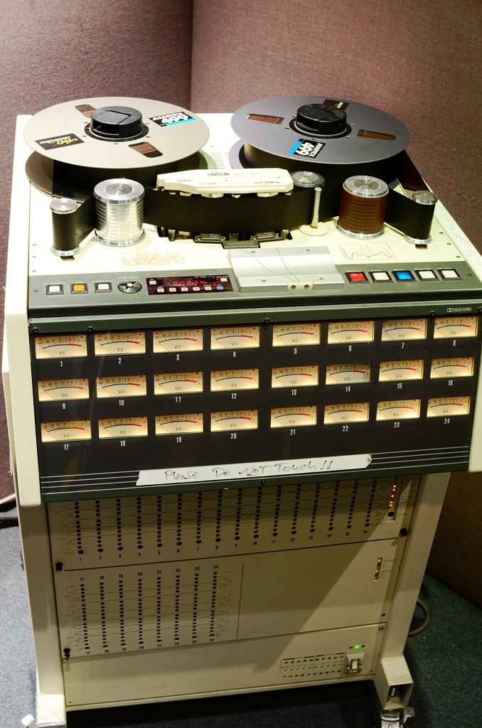 678x1024, 216 Kb / рекордер,индикаторы,катушки,плёнка