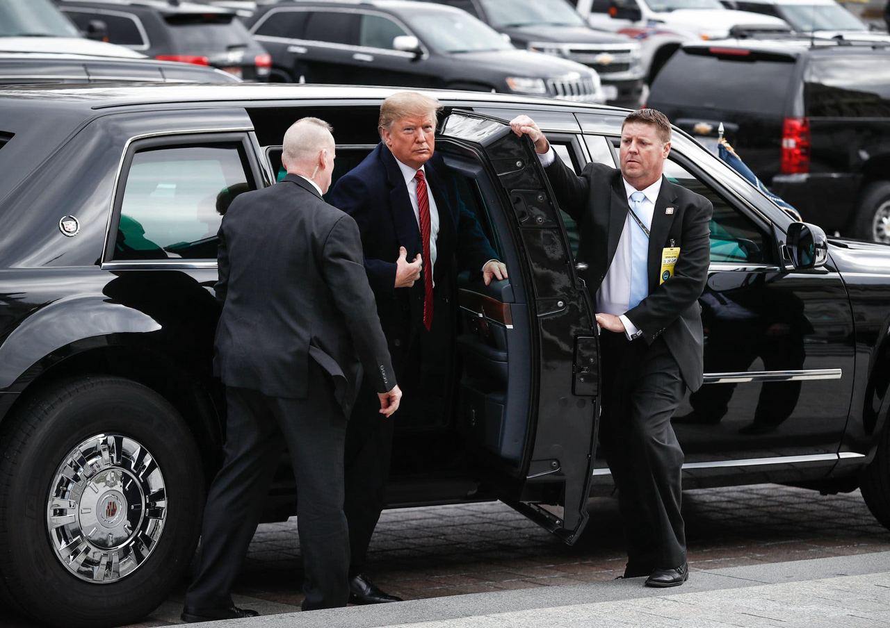 1280x904, 147 Kb / Трамп, дверь, броня, броневик, лимузин