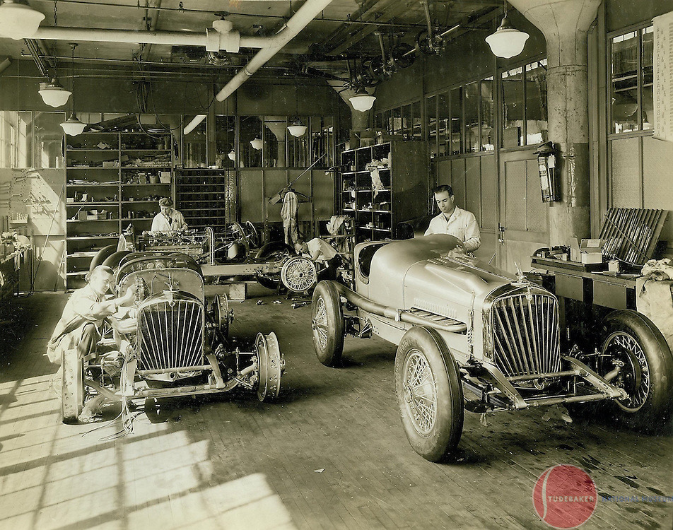 952x750, 379 Kb / автомобиль, классика, ретро, Studebaker, гараж, ч/б