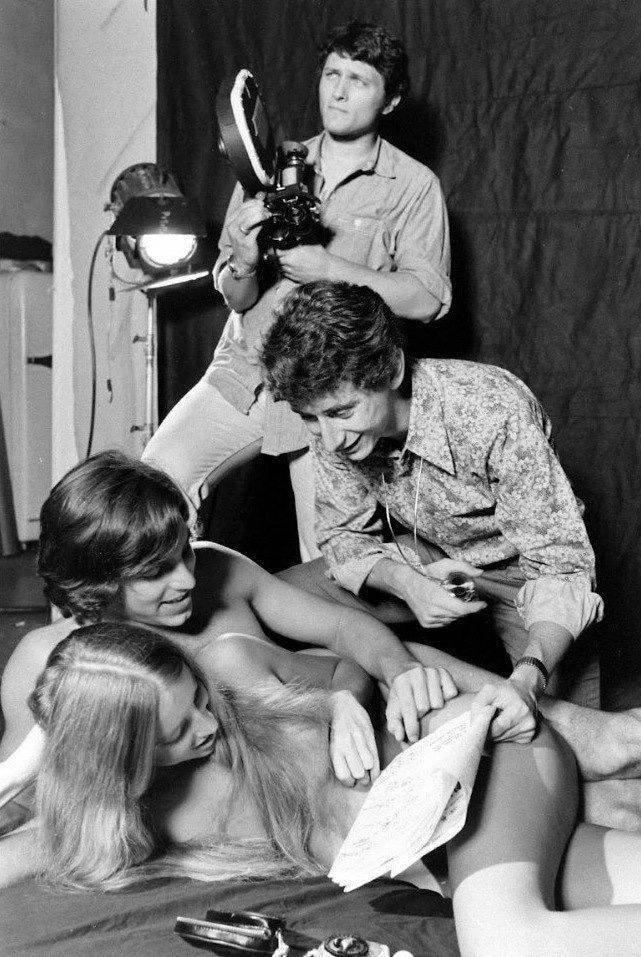 641x957, 116 Kb / ч/б, порно, камера, прожектор, журнал