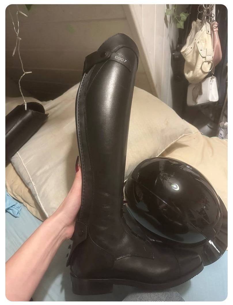 809x1057, 86 Kb / Не сразу, сапоги