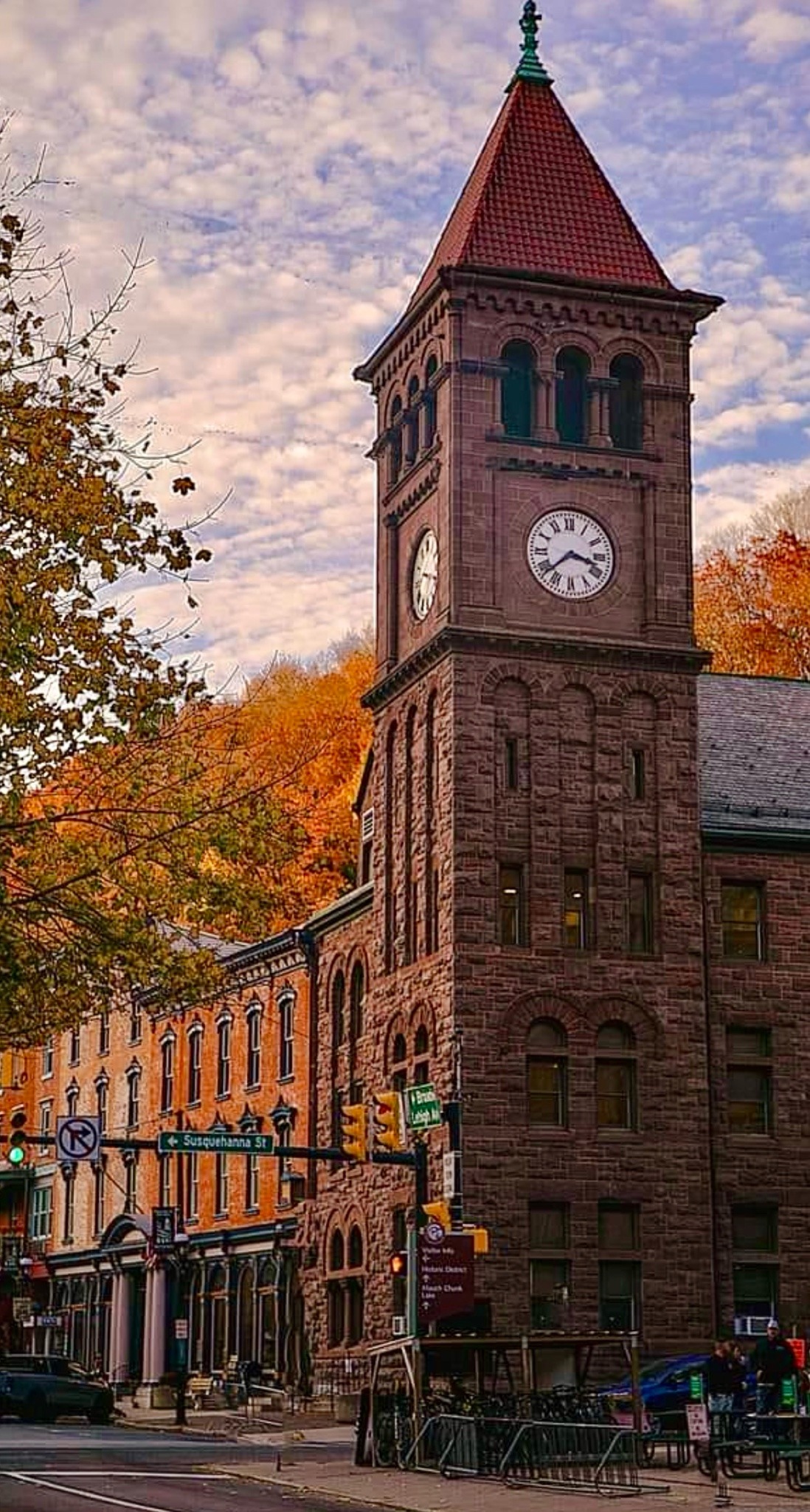 1098x2048, 634 Kb / Башня, часы, США, Пенсильвания