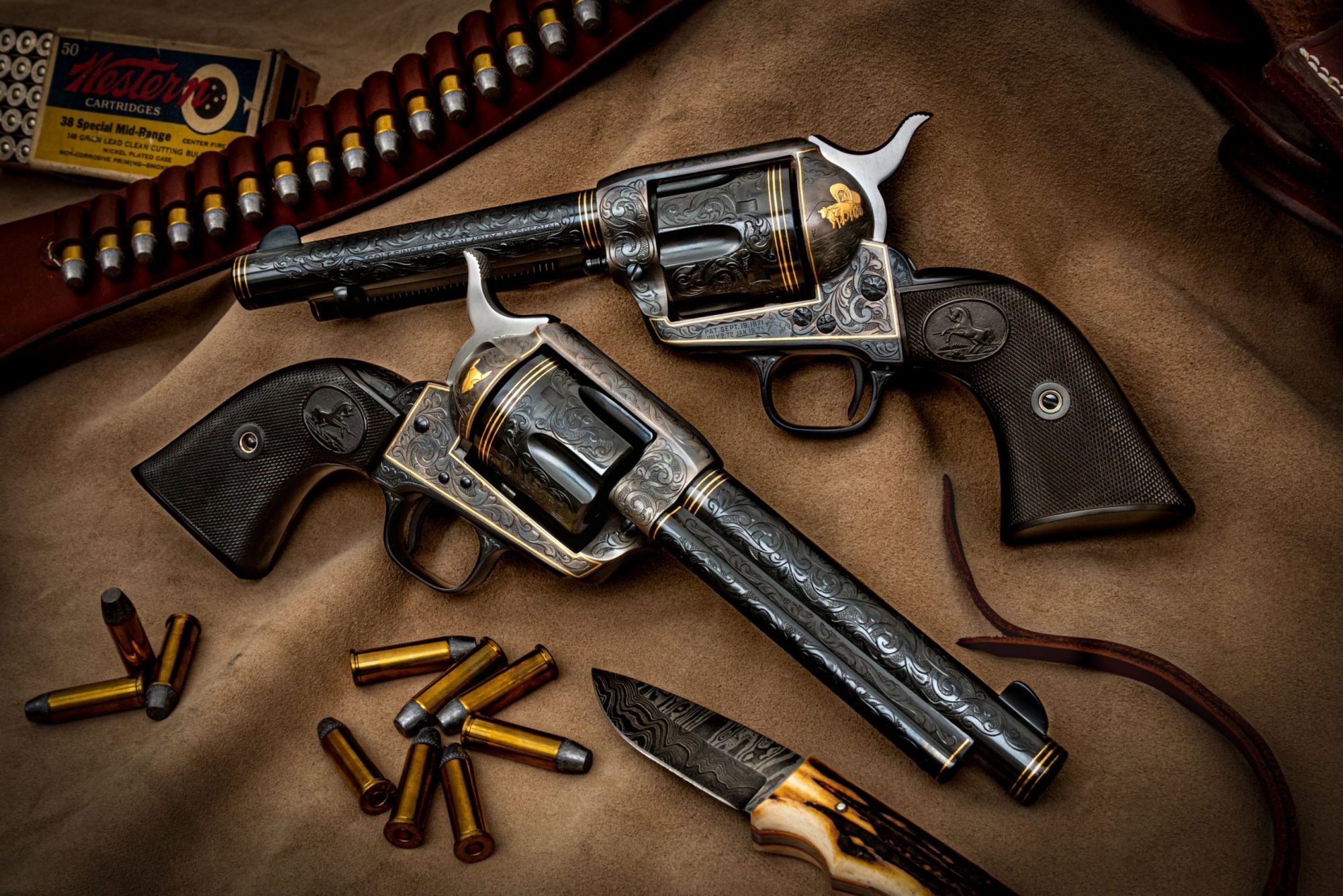 2000x1334, 516 Kb / оружие, два, револьвер, патроны, портупея, нож