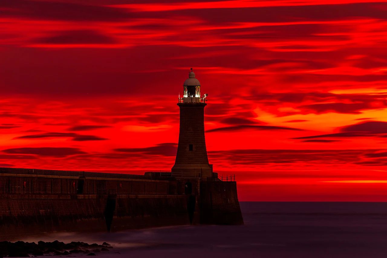 1280x853, 85 Kb / Англия, маяк, восход, небо, облака, солнце, пирс, берег