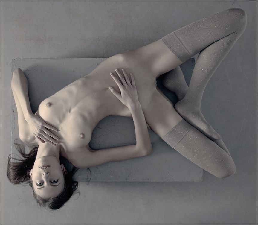 863x752, 158 Kb / чулки, бритая, сверху, пуфик