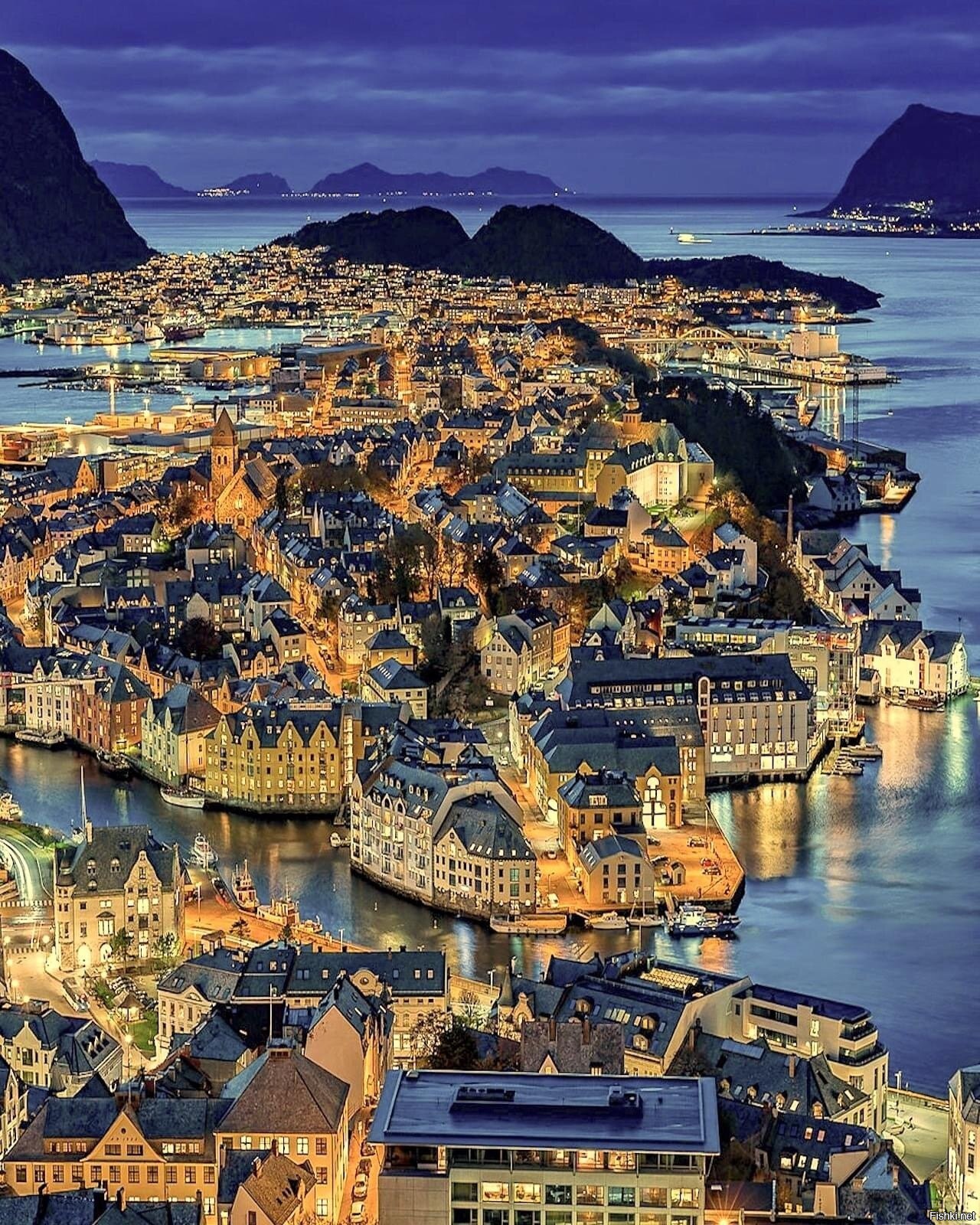 1280x1600, 562 Kb / Норвегия, Олесунд, вечер, город, море, горы