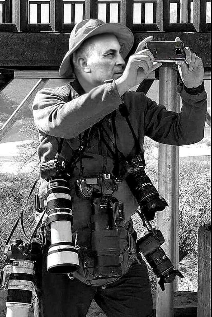 803x1200, 151 Kb / фотограф, куча фотоаппаратов, смартфон, ч/б