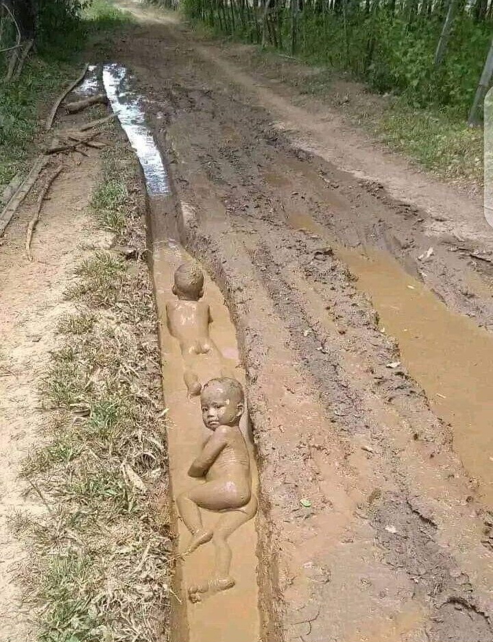 719x936, 334 Kb / колея, грязь, ребёнок