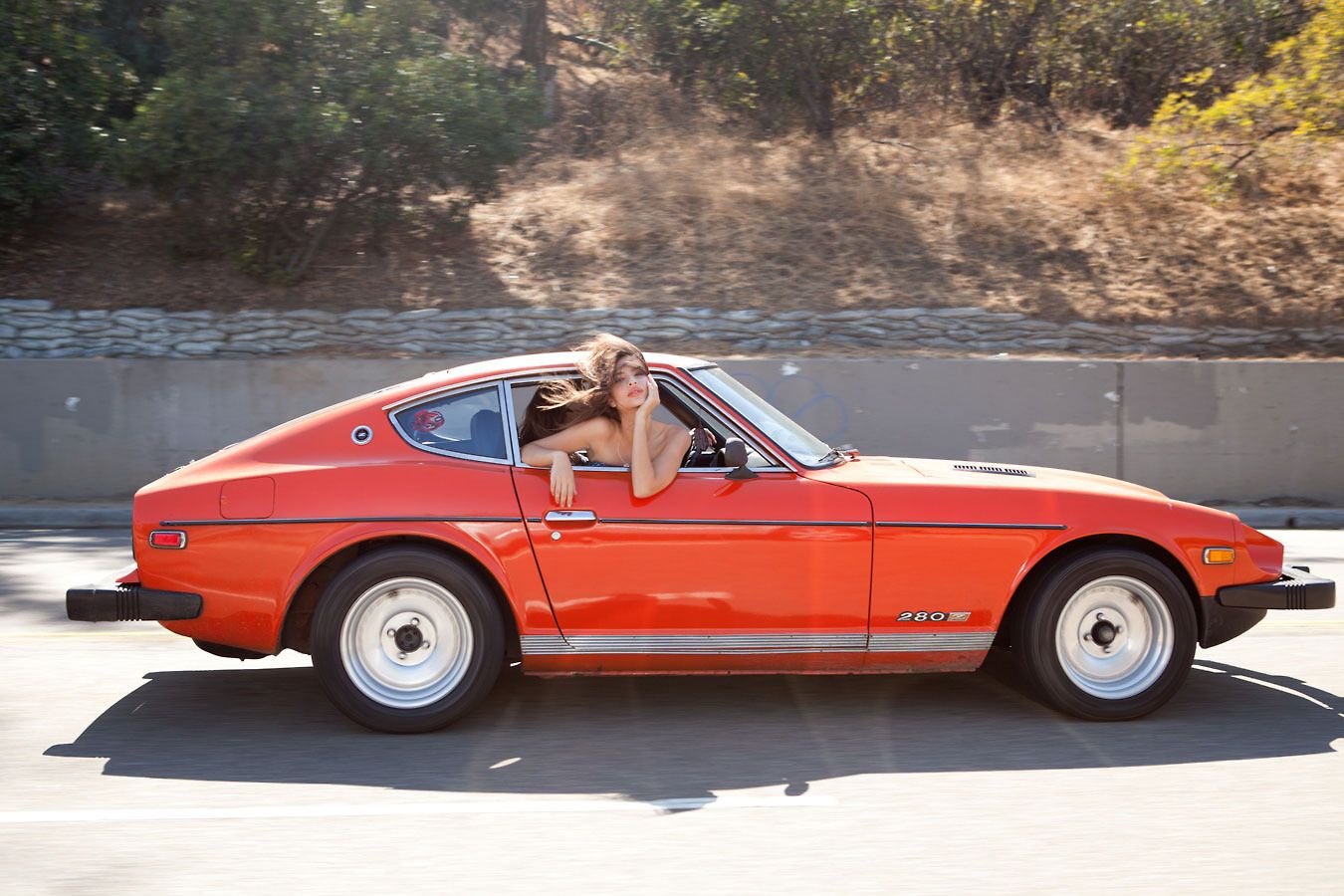 1350x900, 175 Kb / красный, авто