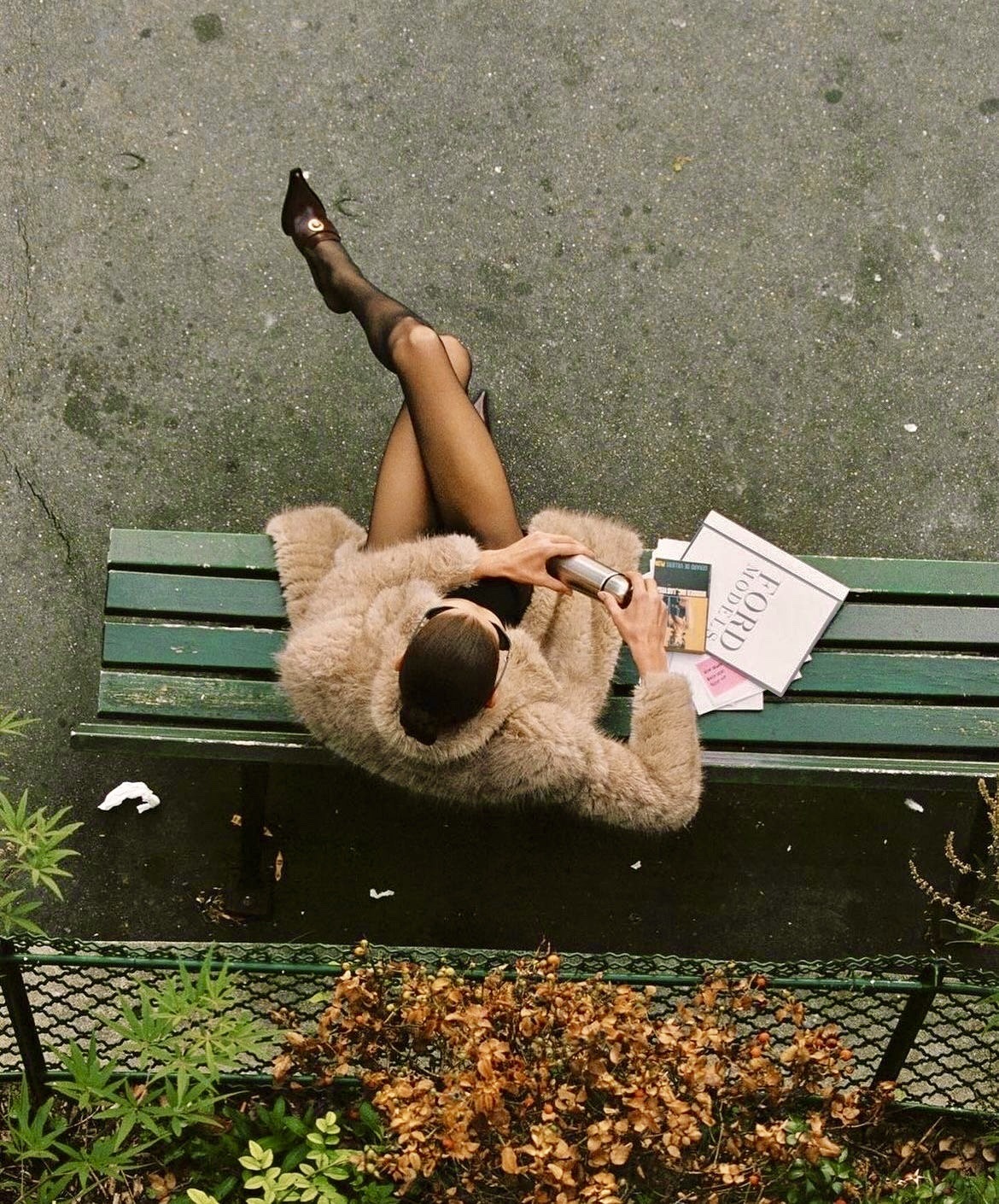 1170x1410, 498 Kb / скамейка, коленка, шуба