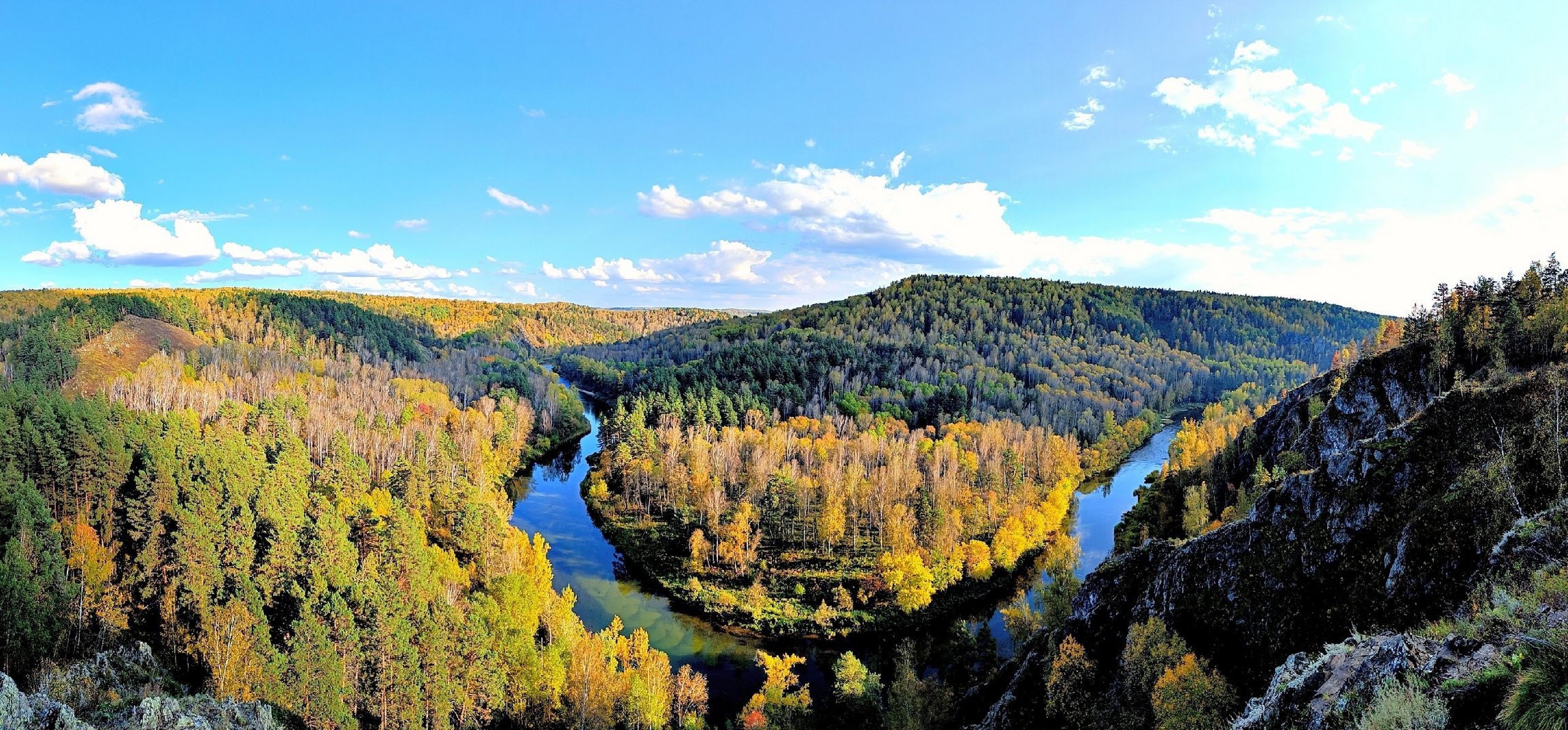 2304x1073, 633 Kb / Новосибирск, Бердск, Искитим, лес, горы, скалы, река, небо, облака