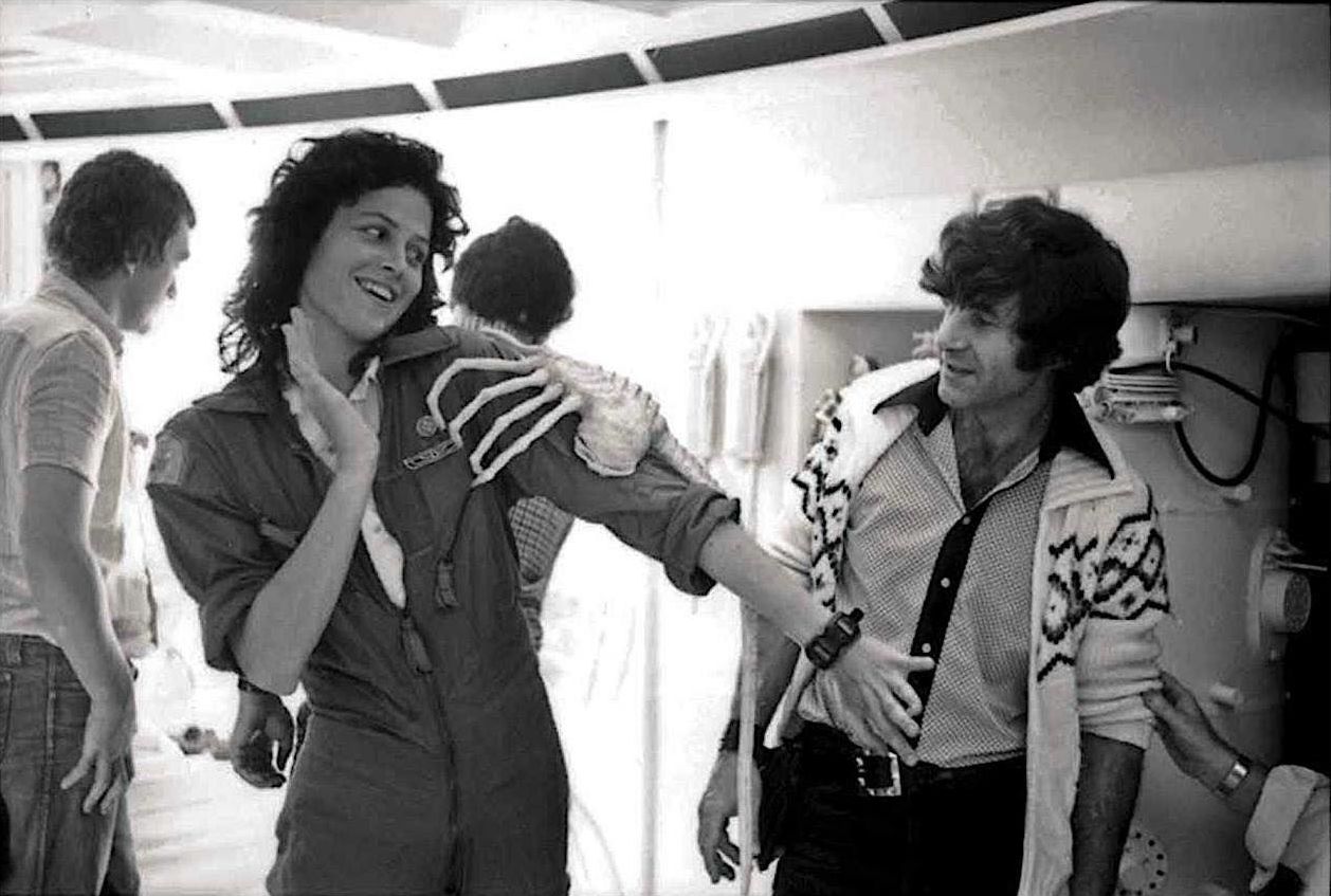 1258x847, 133 Kb / Сигурни Уивер, чужой, ч/б, лицехват