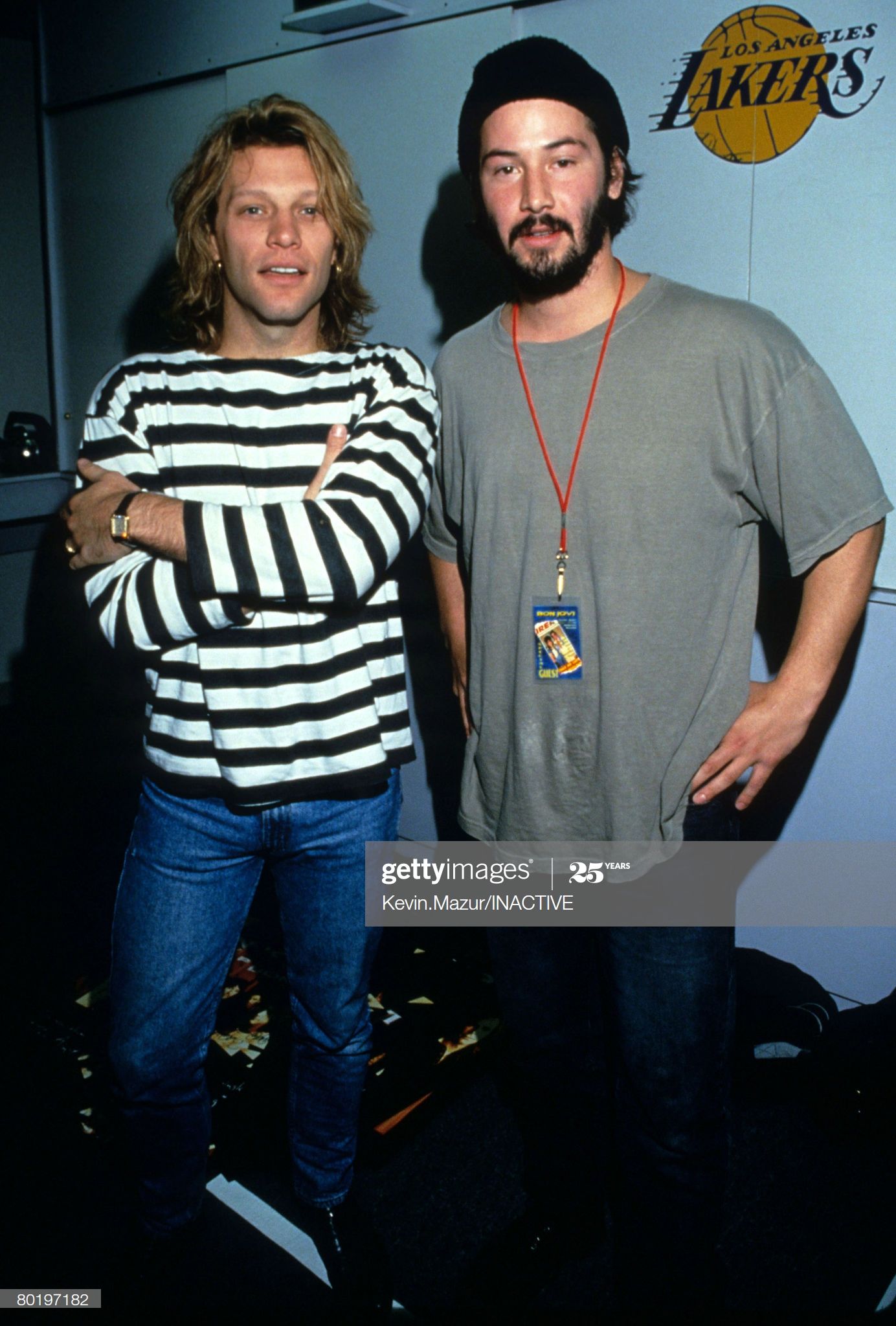 1384x2048, 289 Kb / Джон Бон Джови, Киану Ривз, футболка, джинсы