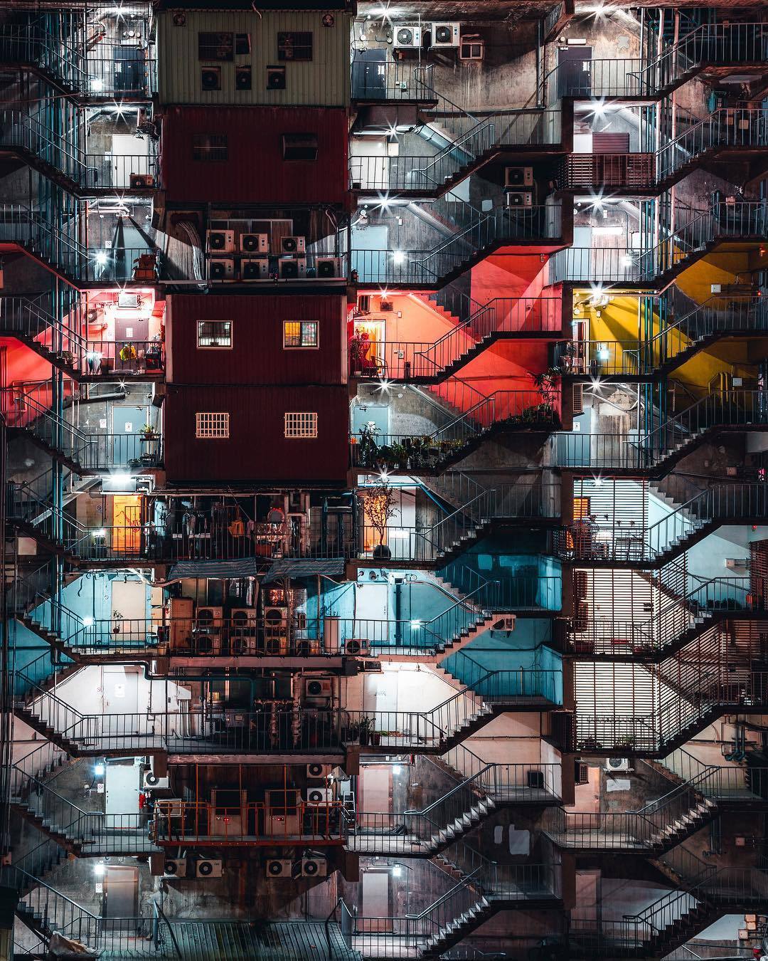 1080x1350, 341 Kb / лестница, кондиционер, дом, многоэтажка