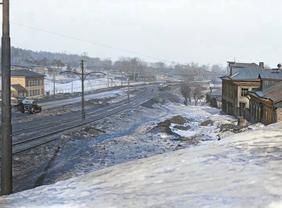 944x697, 87 Kb / москва, авто, столб, дом, трамвай