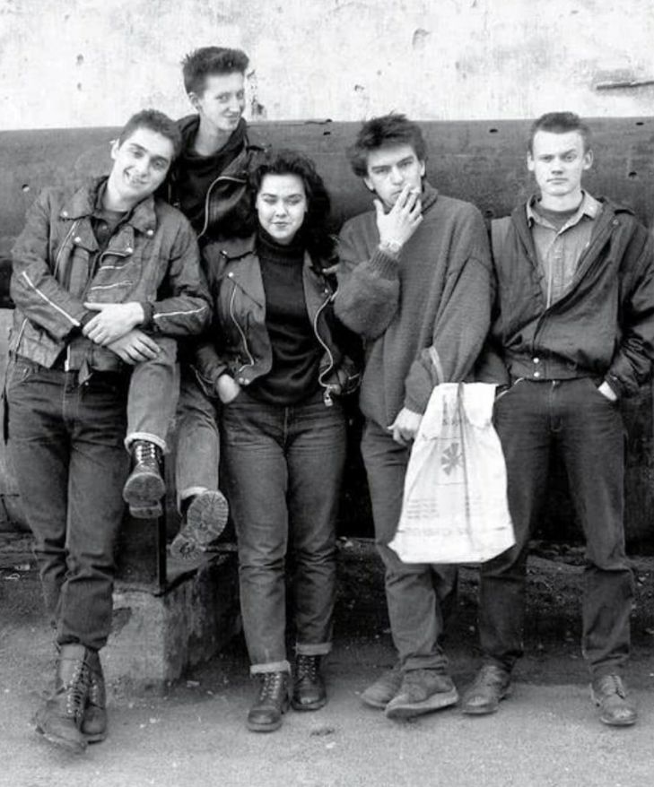 729x878, 98 Kb / Король и Шут, Горшок, Князь, ч/б, куртка, джинсы, сигарета, свитер