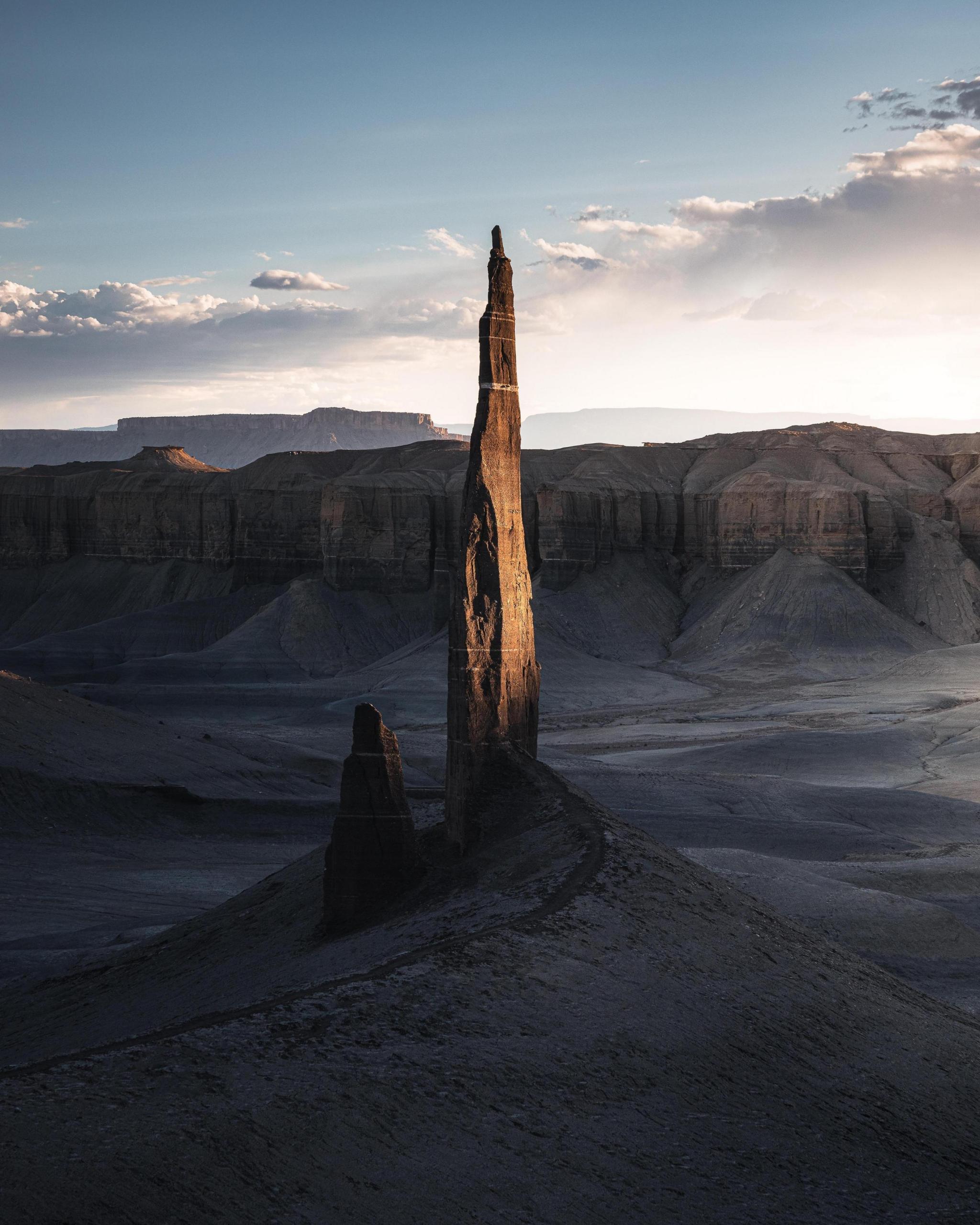 2048x2560, 471 Kb / горы, скалы, Долина монументов, США, шпиль