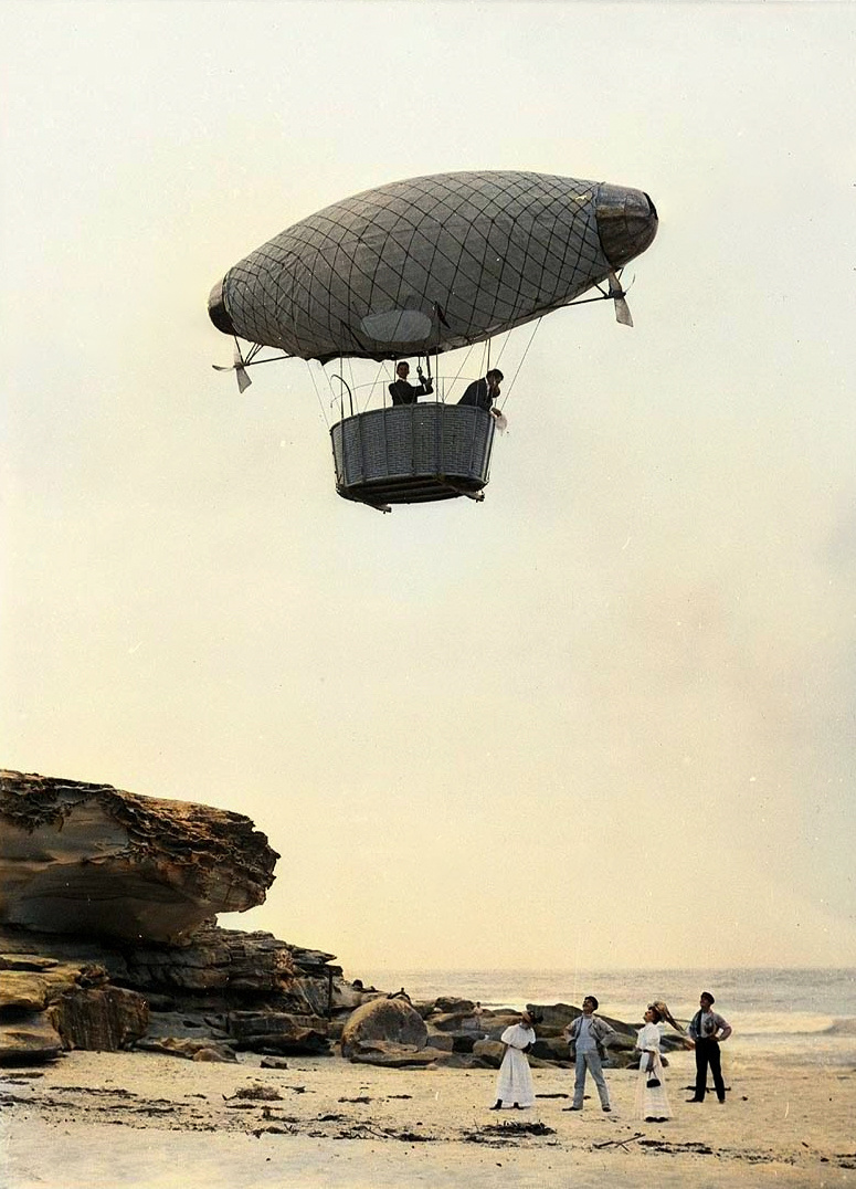 775x1076, 301 Kb / Дирижабль, Австралия, Сидней, пляж