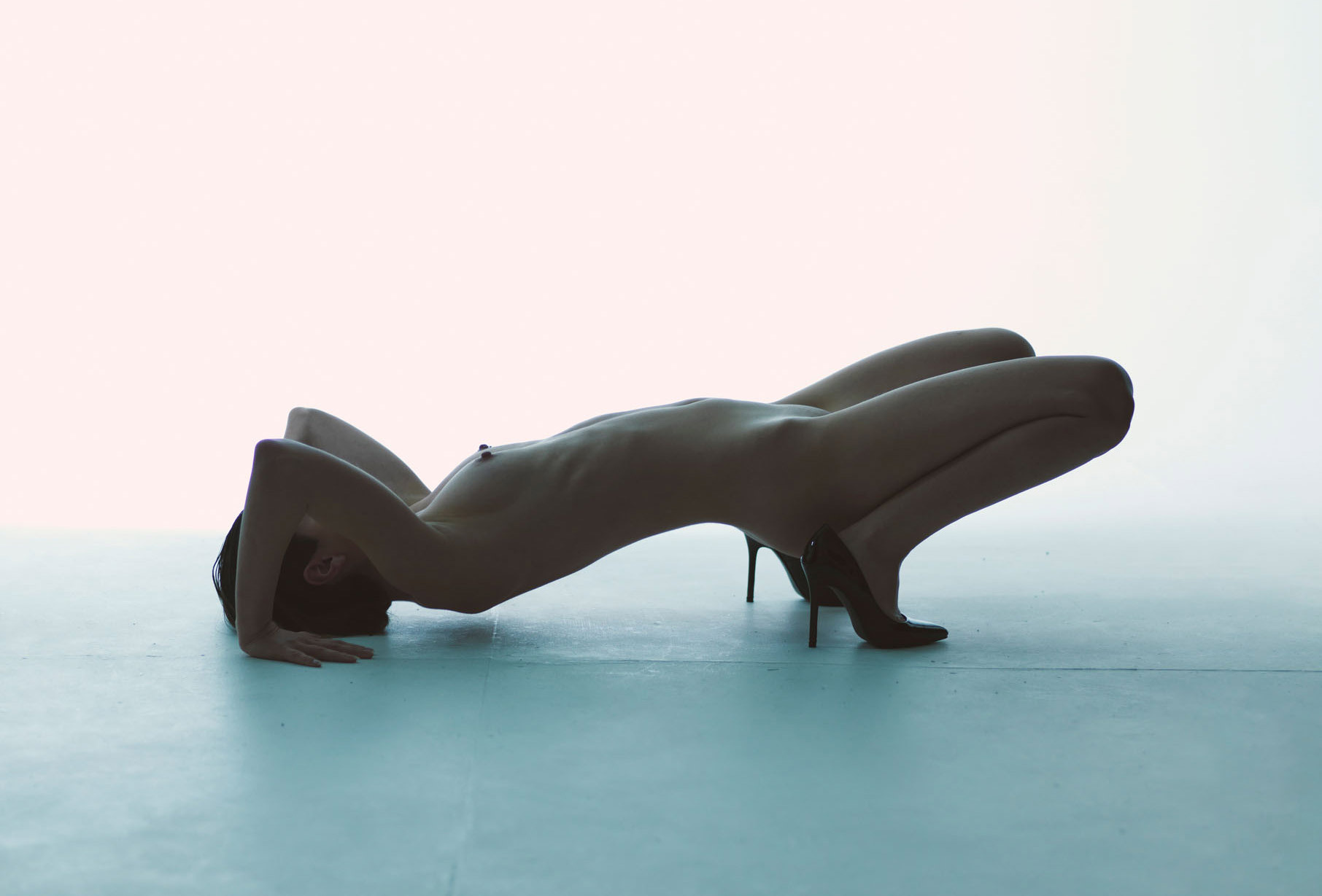 1812x1229, 139 Kb / nausicaa yami, голая, туфли, каблуки, соски, раскоряка, без лица, бритая