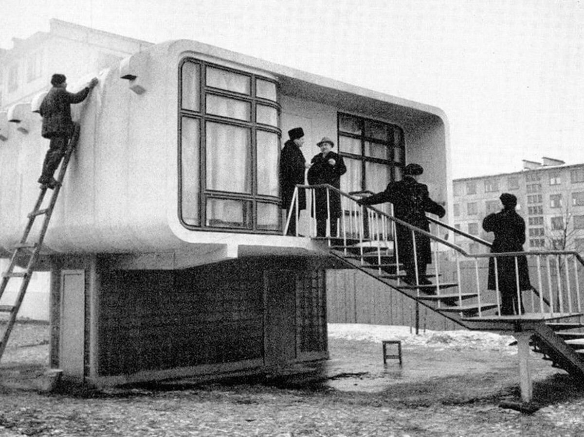 1200x899, 215 Kb / Пластиковый дом, ч/б, СССР, лестница, эксперимент