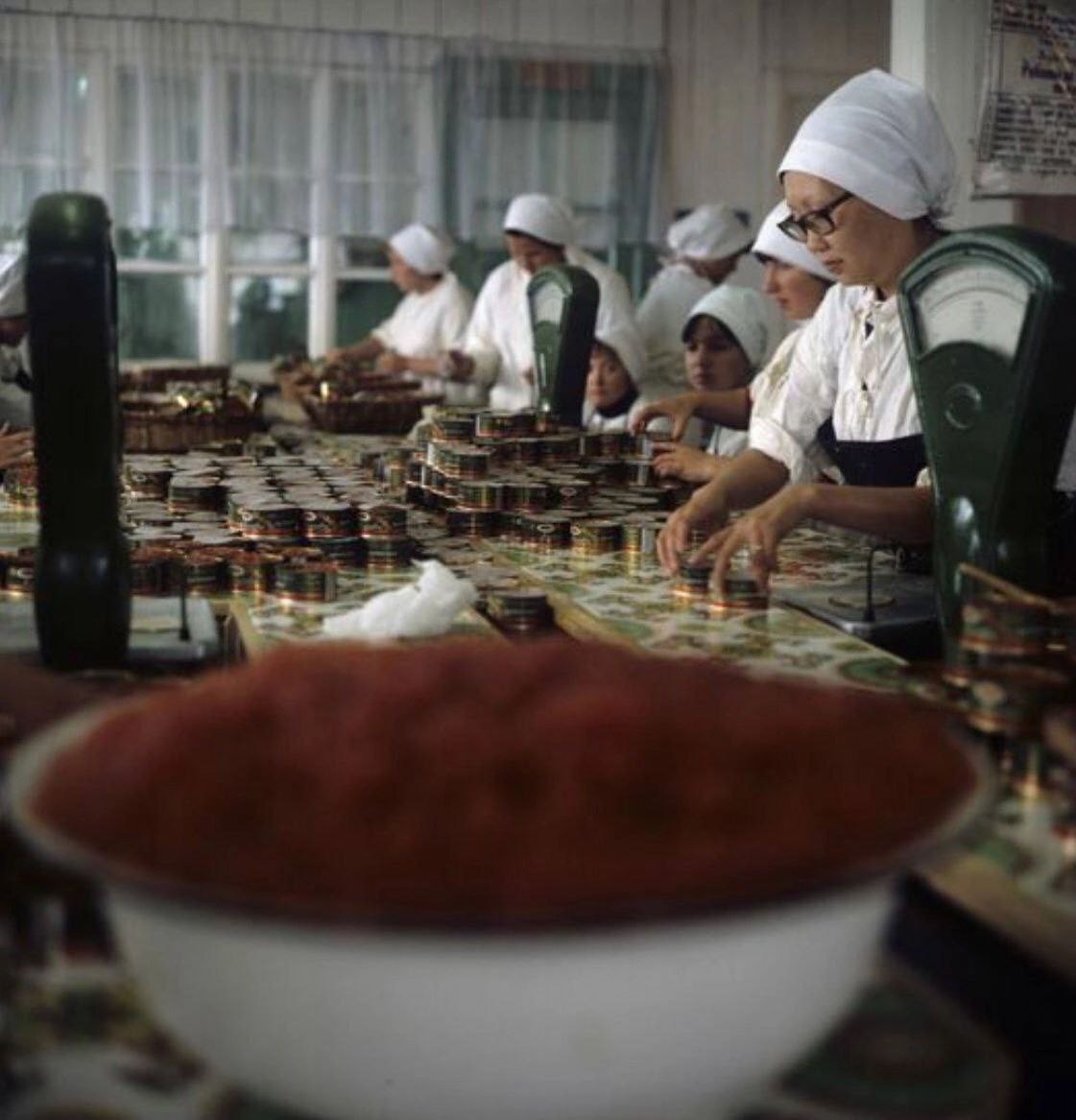 1121x1167, 119 Kb / Икра, СССР, весы, Сахалин