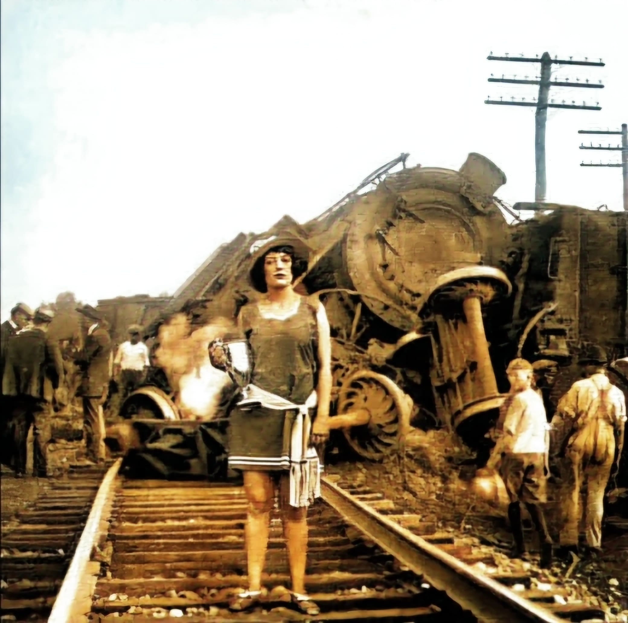 2080x2064, 281 Kb / Женщина, паровоз