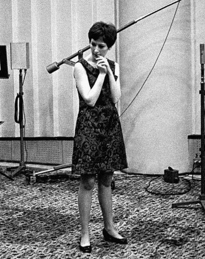 808x1020, 156 Kb / Певица, студия, 1965 год