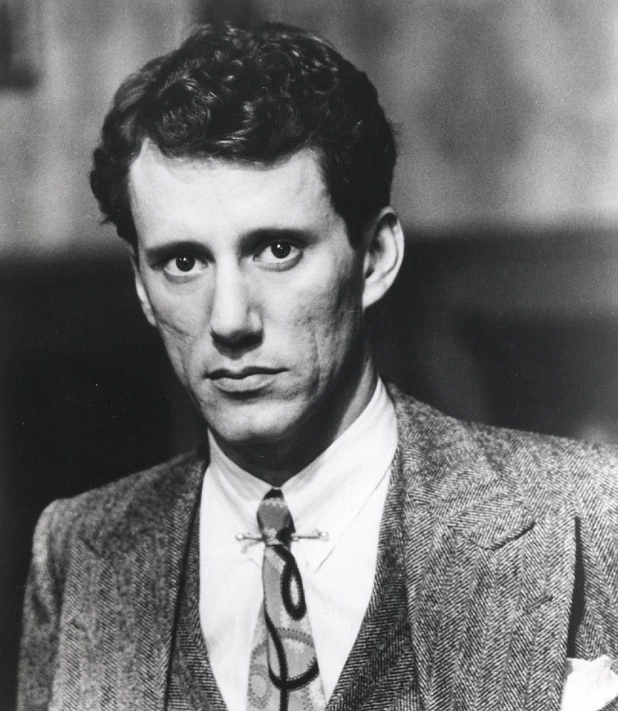 868x998, 256 Kb / Джеймс Вудс, ч/б