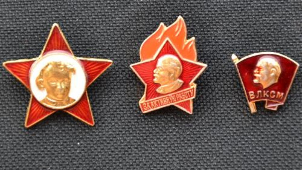 1280x720, 158 Kb / Значки, СССР, октябренок,  пионер,  комсомолец
