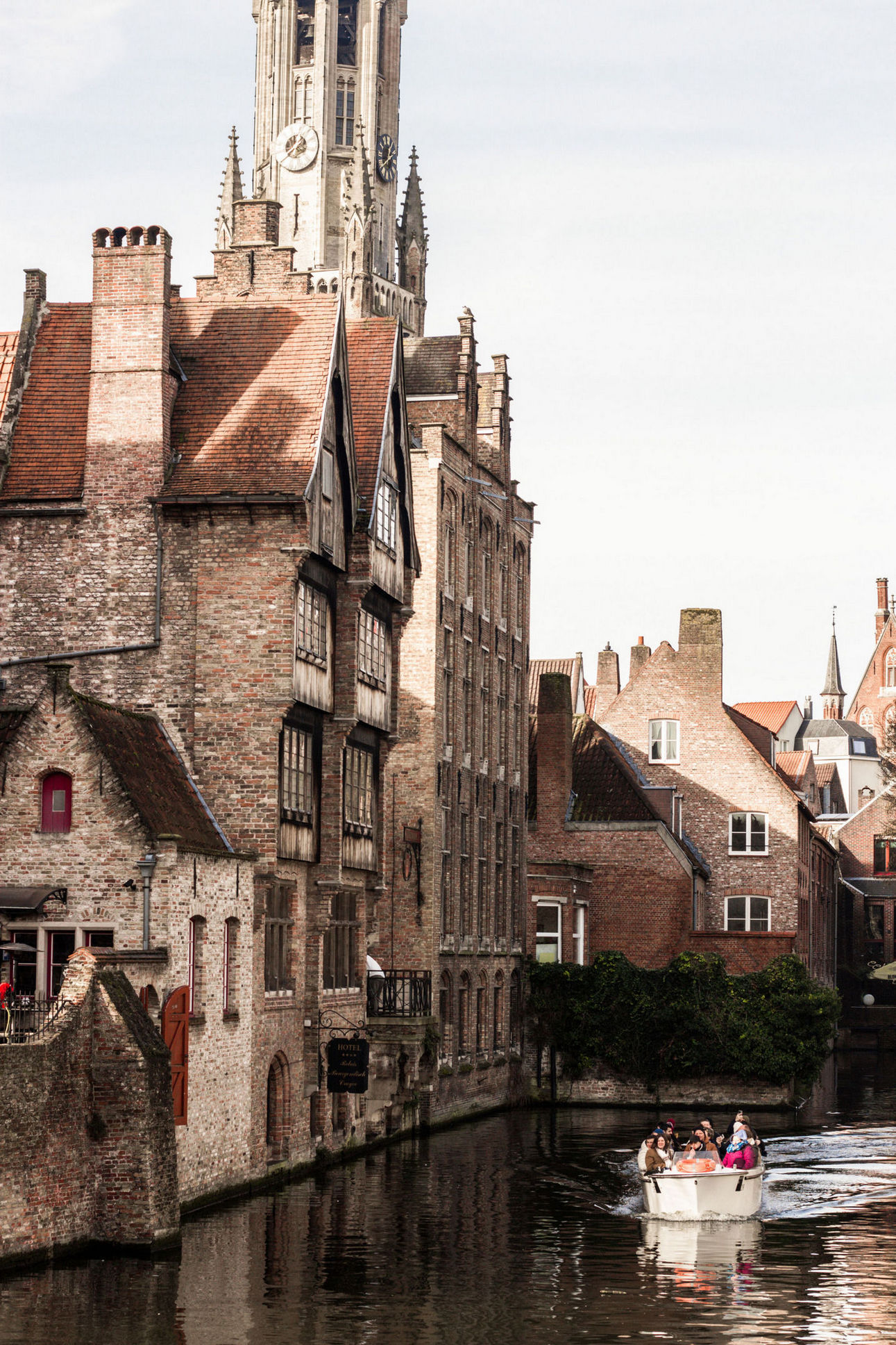 1291x1936, 574 Kb / Брюгге, Бельгия, башня, часы, лодка