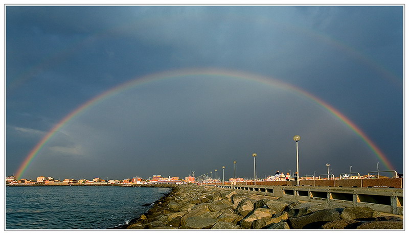 800x460, 84 Kb / радуга, полная, море, берег