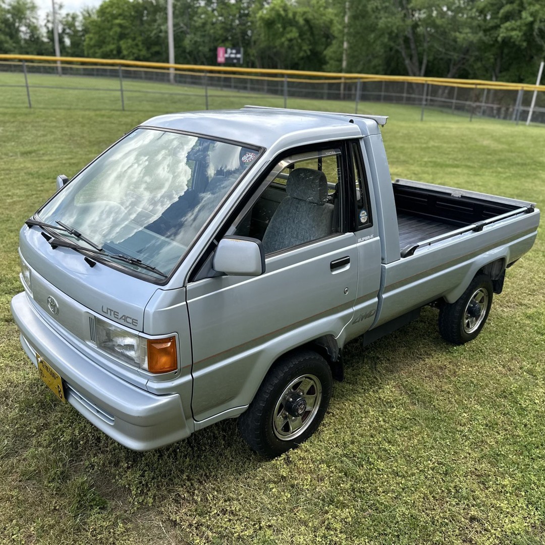 1080x1080, 388 Kb / автомобиль, классика, ретро, Toyota, пикап