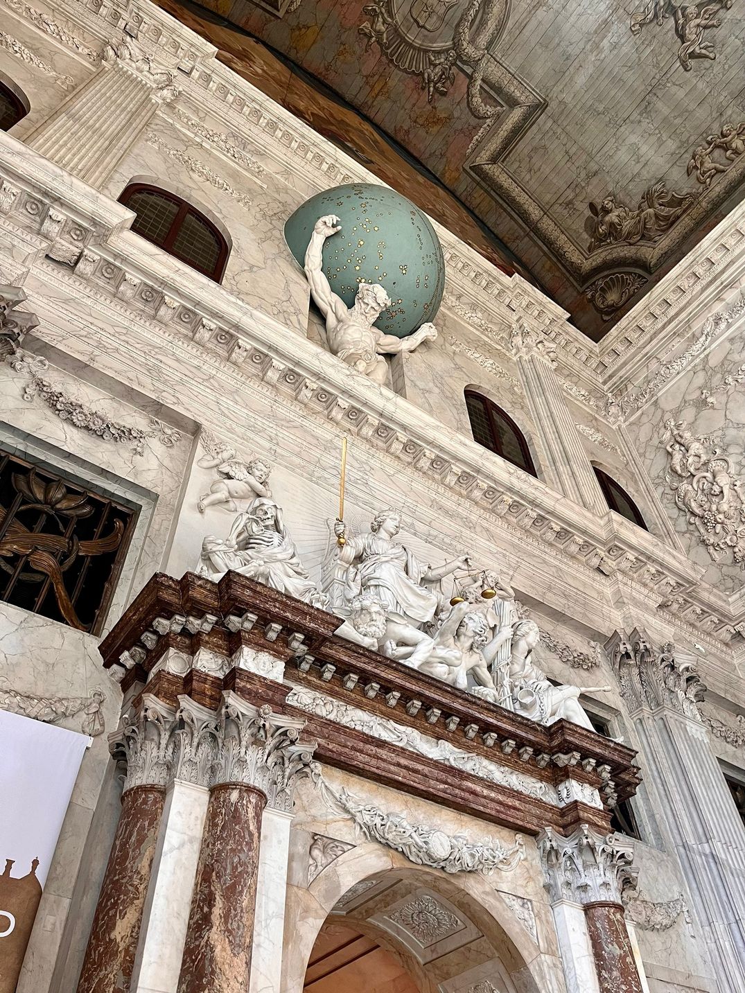 1075x1433, 461 Kb / Амстердам, Голландия, Нидерланды, музей, дворец, глобус