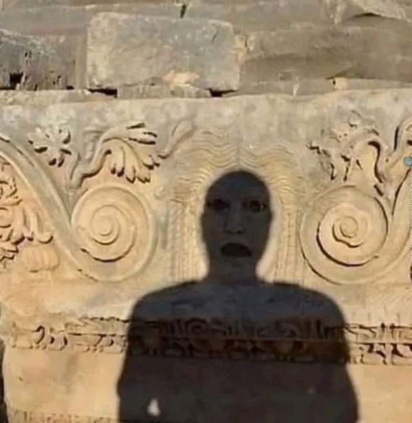 600x616, 67 Kb / тень,фреска,архитектура